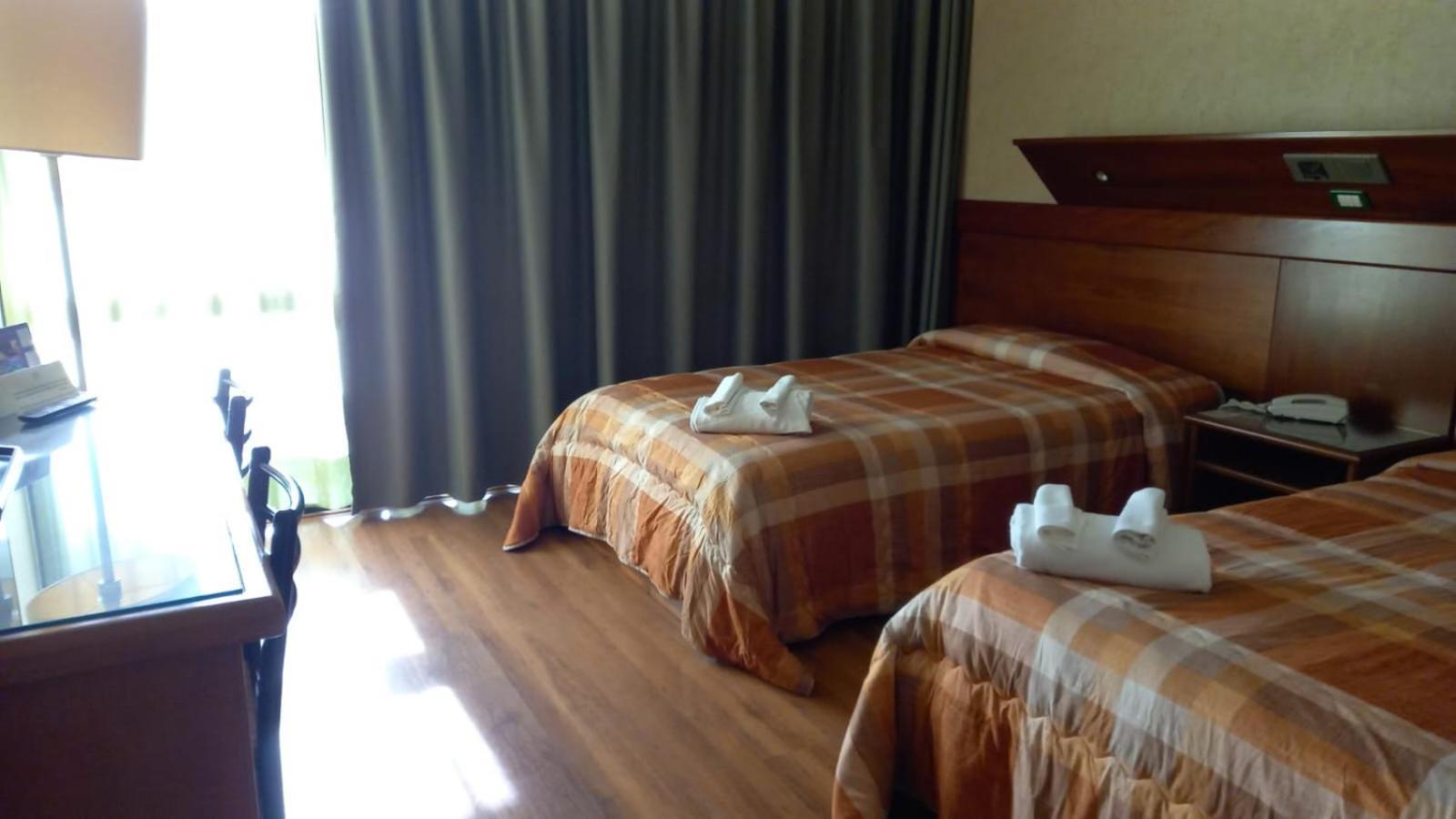 Hotel Lago Verde 세라발레 피스토이에세 외부 사진