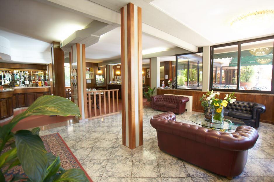 Hotel Lago Verde 세라발레 피스토이에세 외부 사진